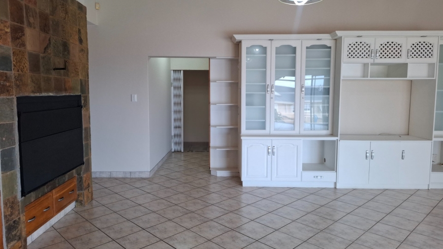 4 Bedroom Property for Sale in Menkenkop Western Cape